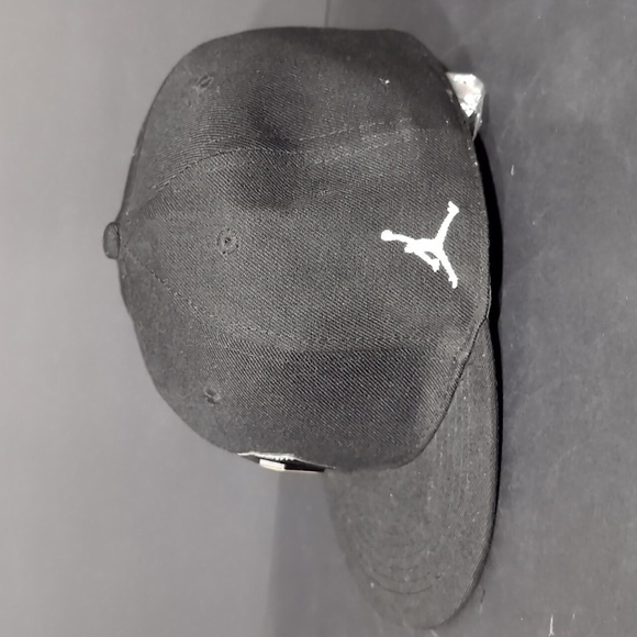 Jordan Jump Men's Black Fitted Basketball Sports Cap. - Picture 4 of 6